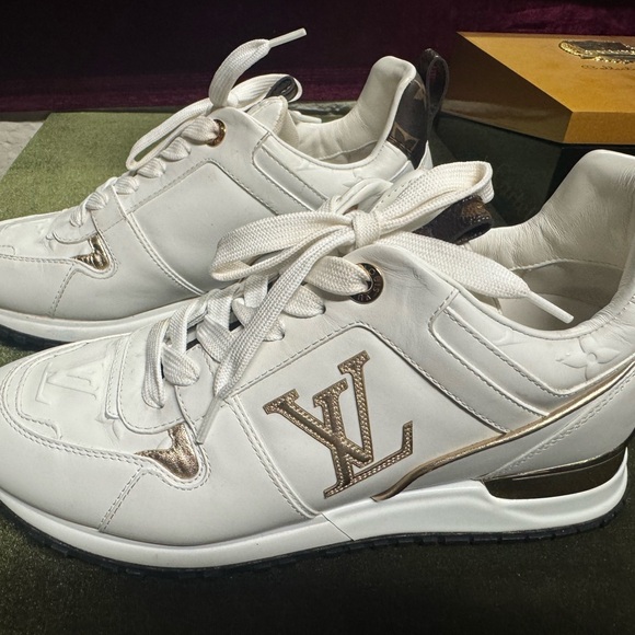 Louis Vuitton Women's Sneakers in White and Gold - Picture 1 of 5